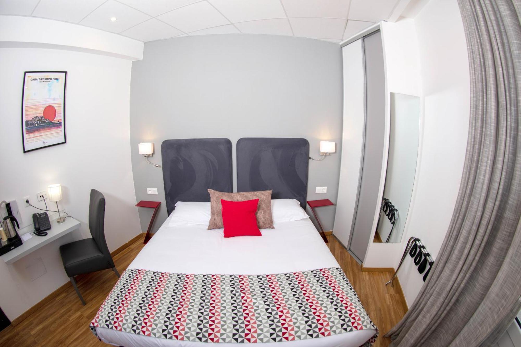 Hotel Mediterranee Calvi  Ngoại thất bức ảnh