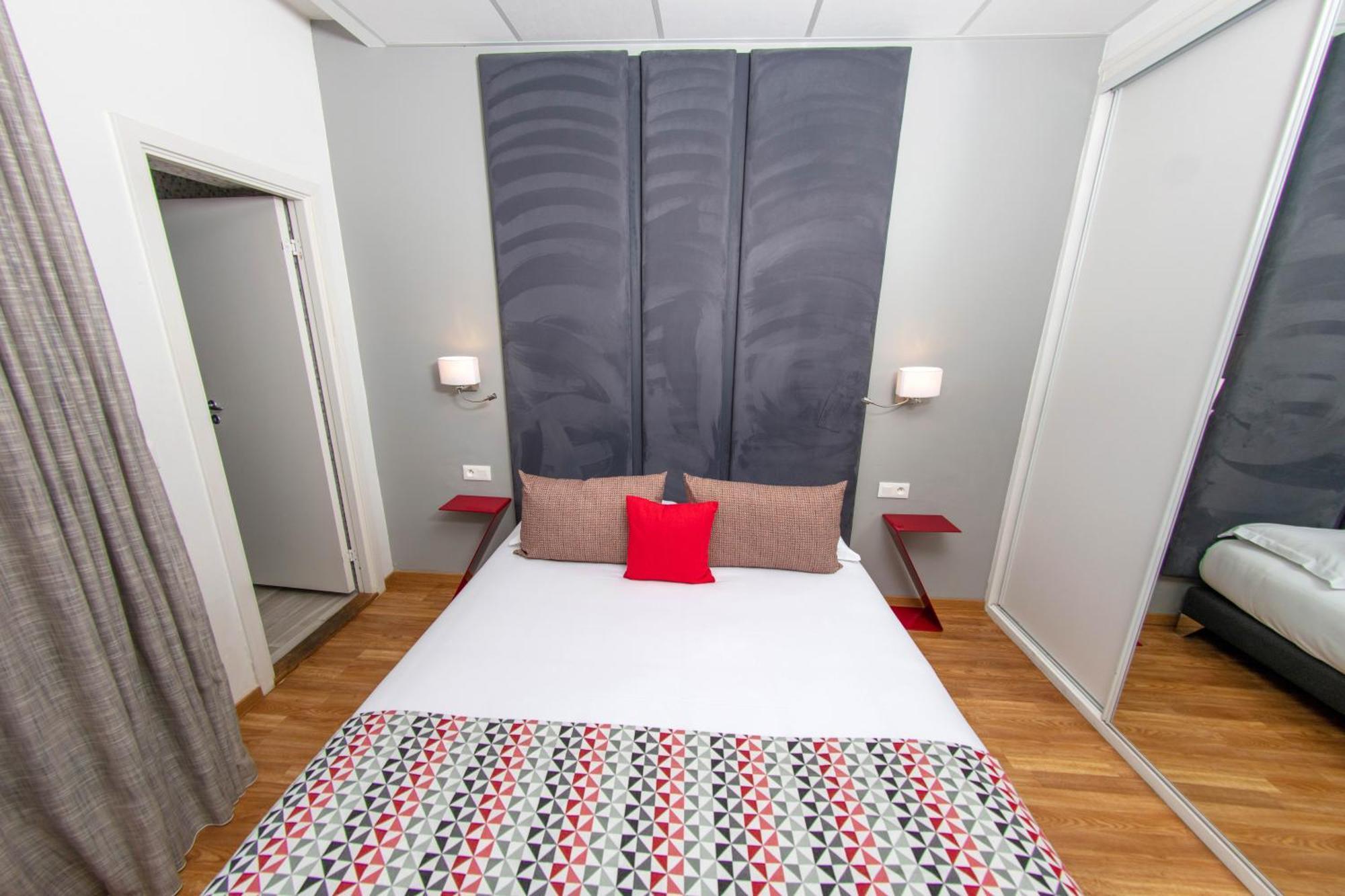 Hotel Mediterranee Calvi  Ngoại thất bức ảnh